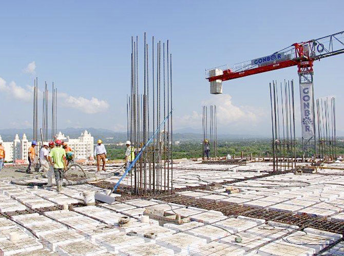 hombres  trabajando  construccion  hotel  nuevo  vallarta  jalisco  3