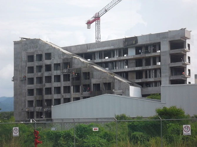 panorámica  construccion  grua  holiday  inn  puerto  vallarta  jalisco