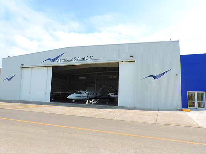 compuerta  hangar  aeroportuario  aerosafin  guadalajara  jalisco